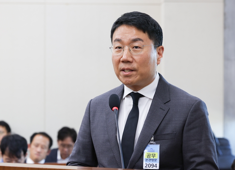 윤구 구글코리아 사장이 22일 오후 서울 여의도 국회에서 열린 재정경제위원회 종합국정감사에서 질의에 답하고 있다. / 뉴시스