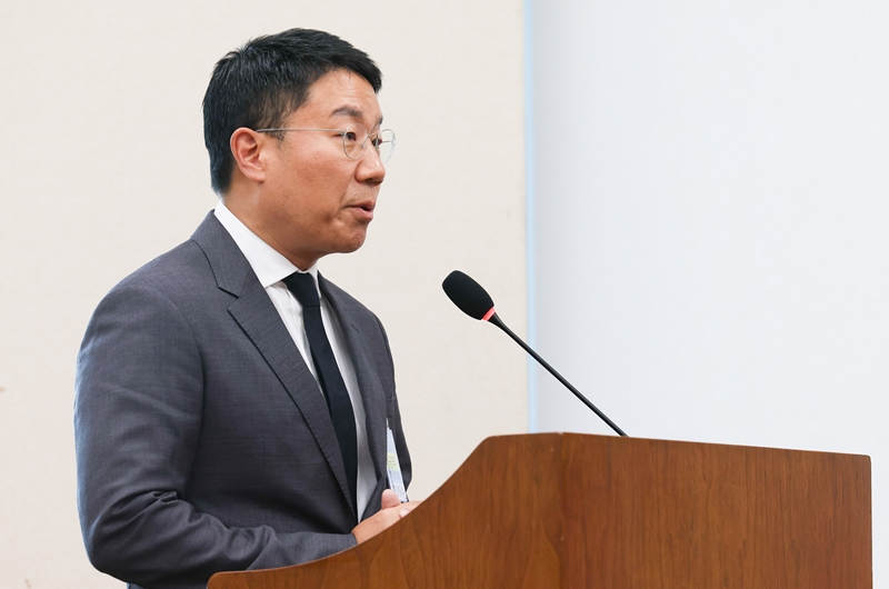 윤구 구글코리아 사장이 22일 오후 서울 여의도 국회에서 열린 재정경제위원회 종합국정감사에서 질의에 답하고 있다. / 뉴시스