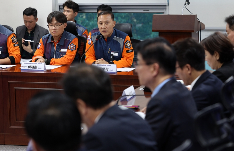 권영각 전국공무원노동조합 소방본부 본부장이 23일 서울 여의도 국회 의원회관에서 열린 소방 현장 지원 강화를 위한 간담회에서 발언하고 있다. / 뉴시스