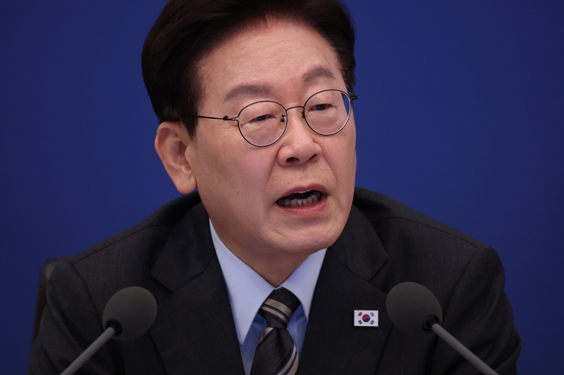 이재명 대통령이 27일 청와대에서 열린 국무회의에서 발언하고 있다. / 뉴시스