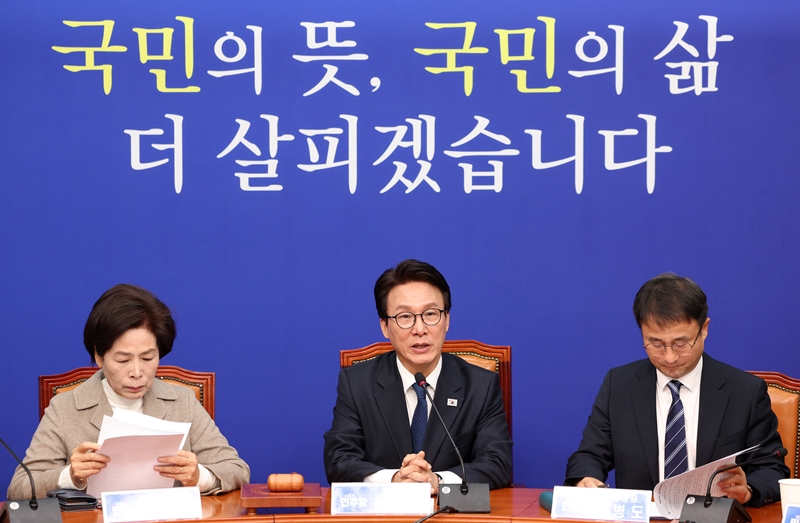 김민석 더불어민주당 대표가 28일 국회에서 열린 최고위원회의에서 발언하고 있다. / 뉴시스