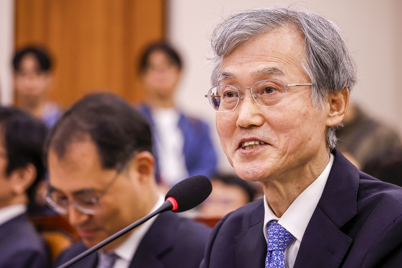 조희대 대법원장이 지난 6일 서울 여의도 국회에서 열린 국회 법제사법위원회의 대법원 등 국정감사에서 질문에 답하고 있다. / 뉴시스