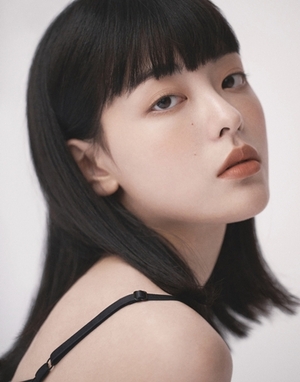 신예 <b>배강희</b>, 송중기 소속사 <b>하이지음</b>스튜디오 품으로… <b>전속계약</b> 체결